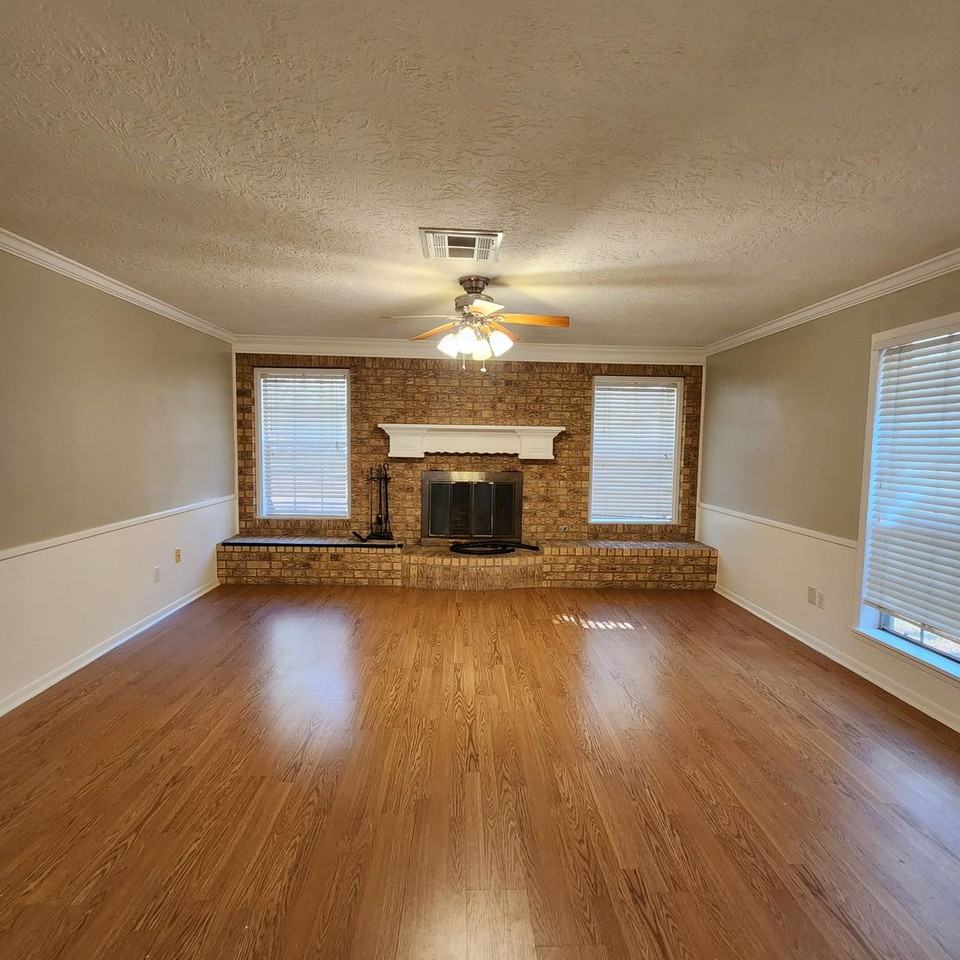 3123 Swann Dr - Photo 3 of 13