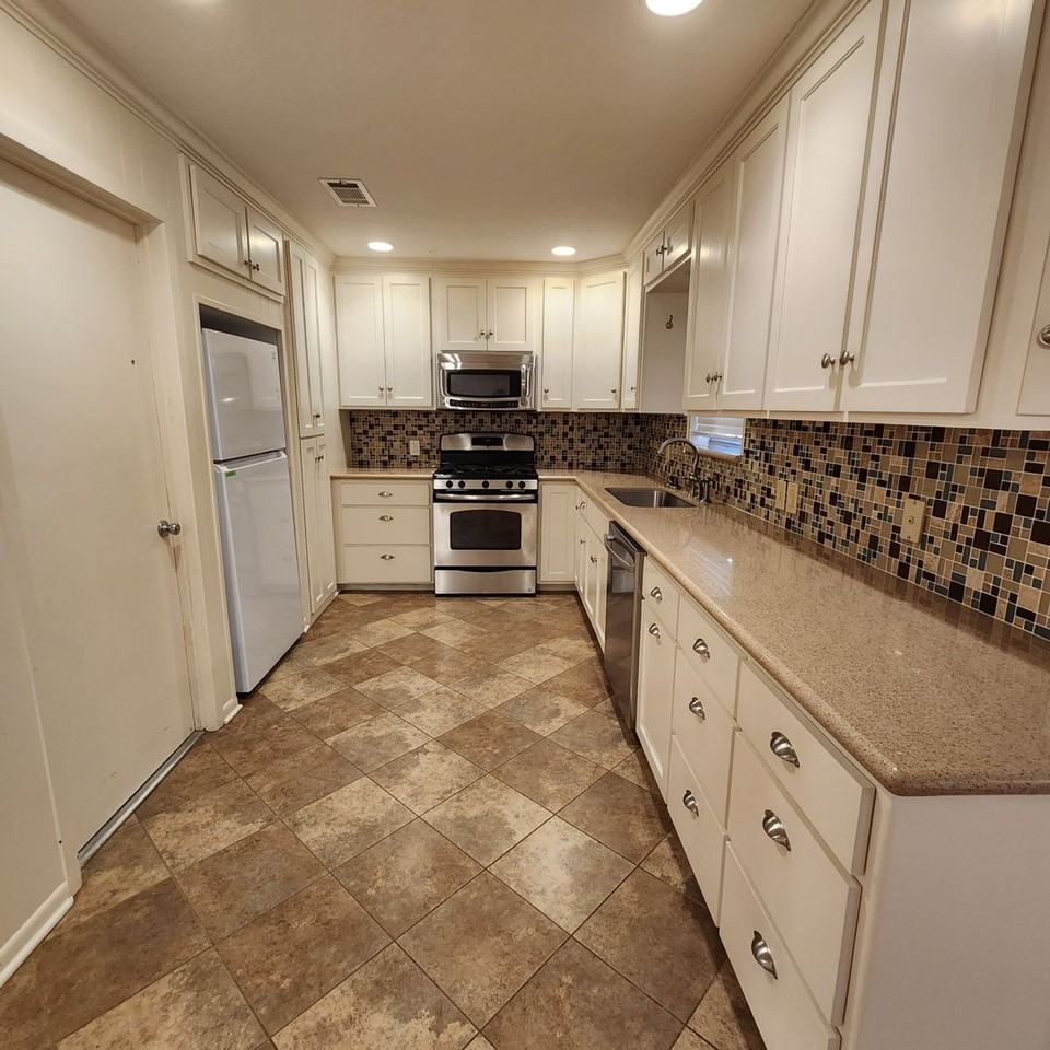 3123 Swann Dr - Photo 5 of 13