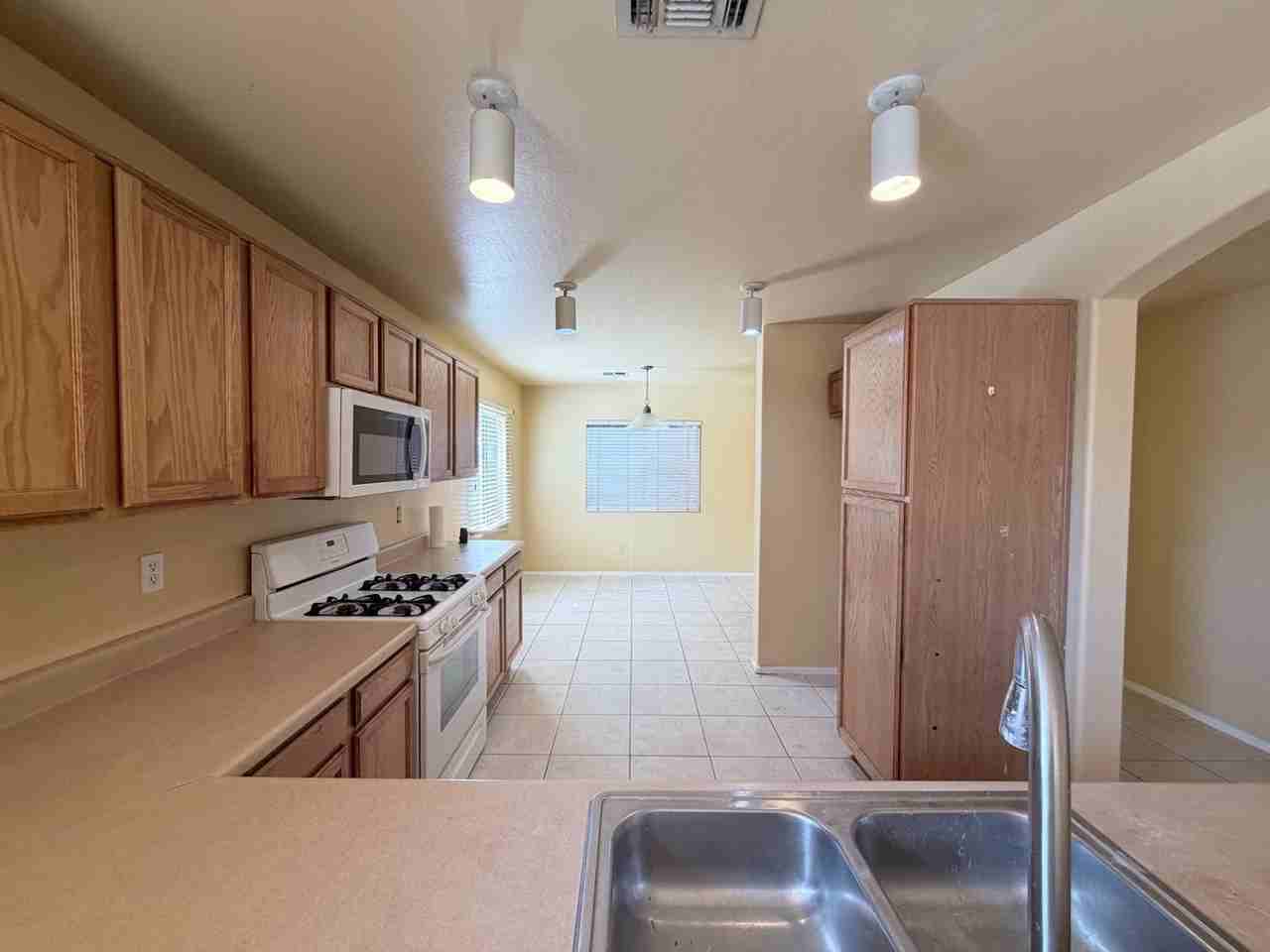 6037 W Southgate Ave - Photo 7 of 24