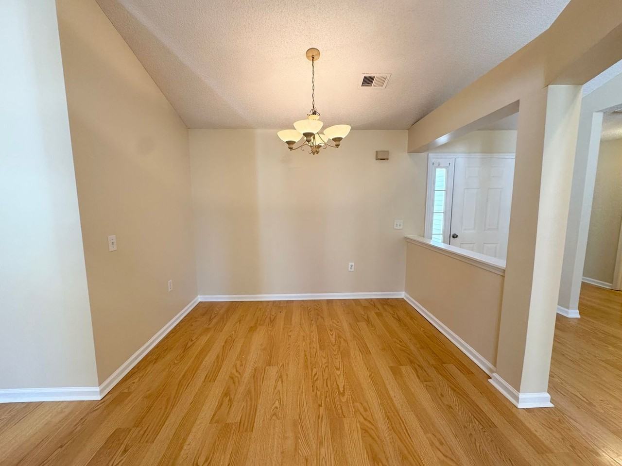 7013 Middlebrook Ln - Photo 6 of 12