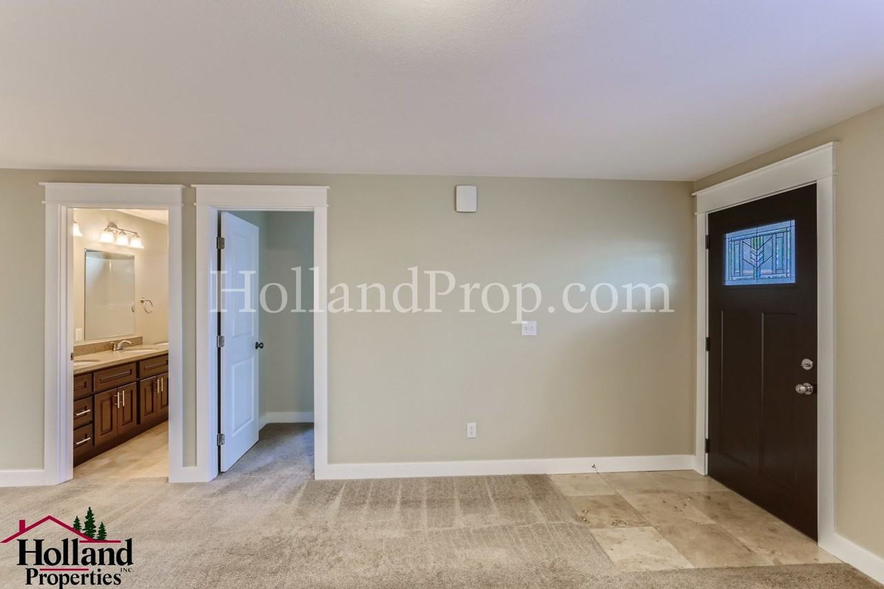 17870 Sw Vincent St - Photo 2 of 11