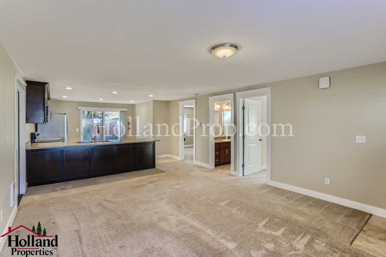 17870 Sw Vincent St - Photo 4 of 11