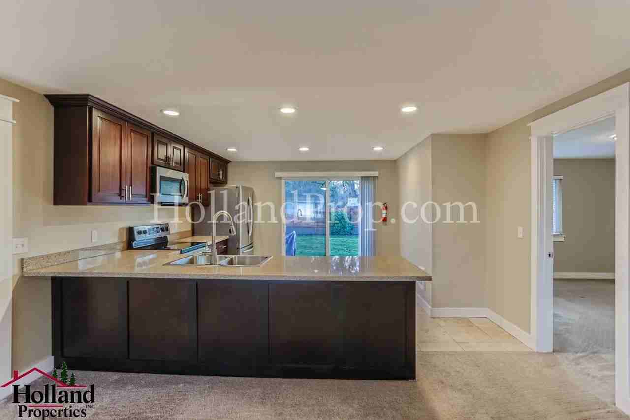 17870 Sw Vincent St - Photo 5 of 11