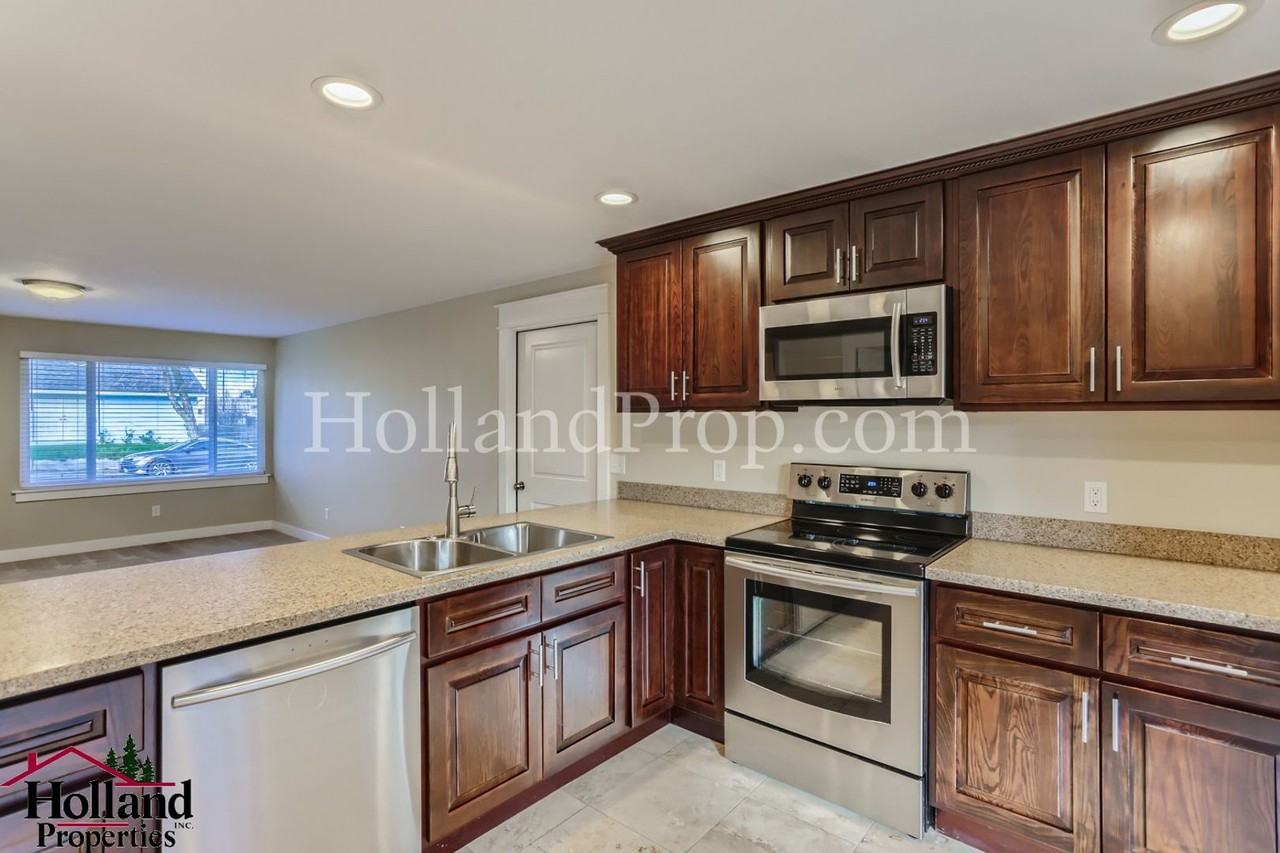 17870 Sw Vincent St - Photo 6 of 11