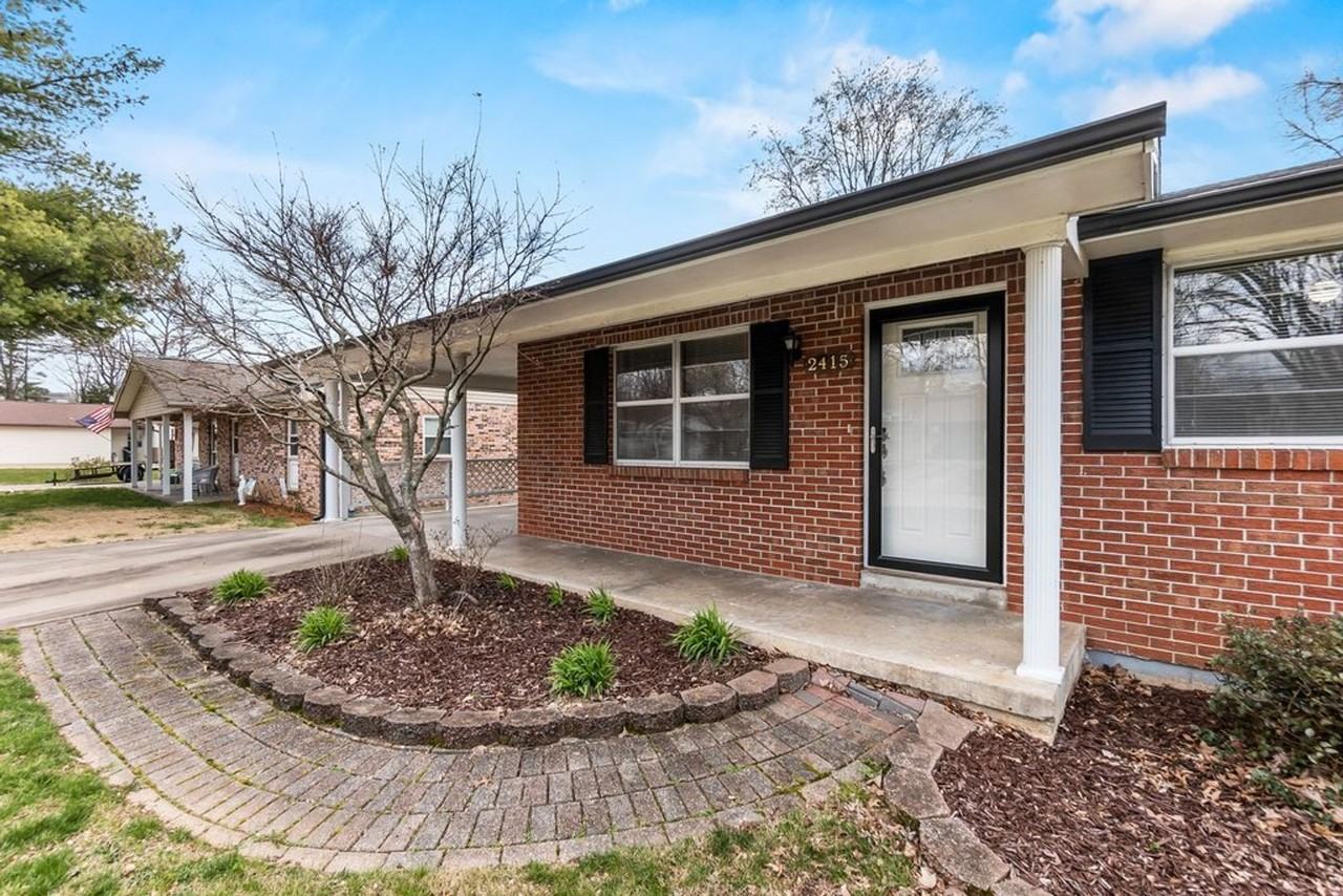 2415 Glenridge Dr - Photo 2 of 30