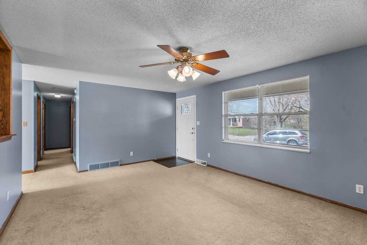 2415 Glenridge Dr - Photo 5 of 30