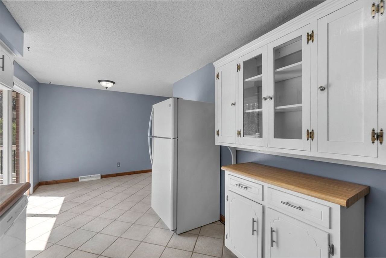 2415 Glenridge Dr - Photo 7 of 30