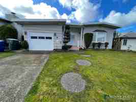 featured image of 1004 Crestwood Dr