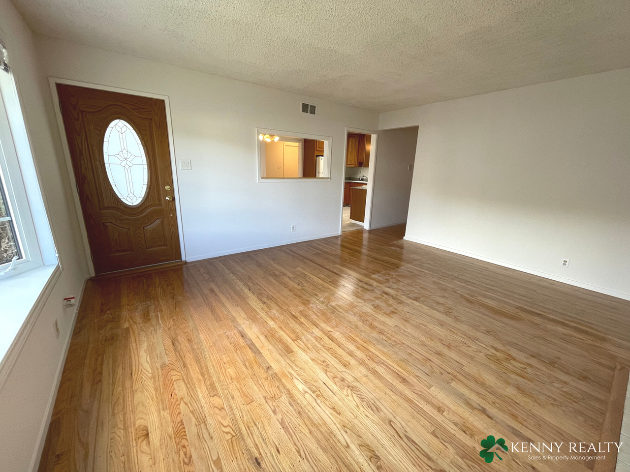 1004 Crestwood Dr - Photo 4 of 27