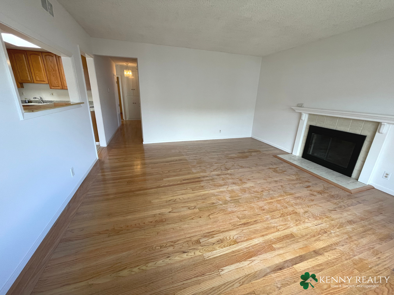 1004 Crestwood Dr - Photo 5 of 27