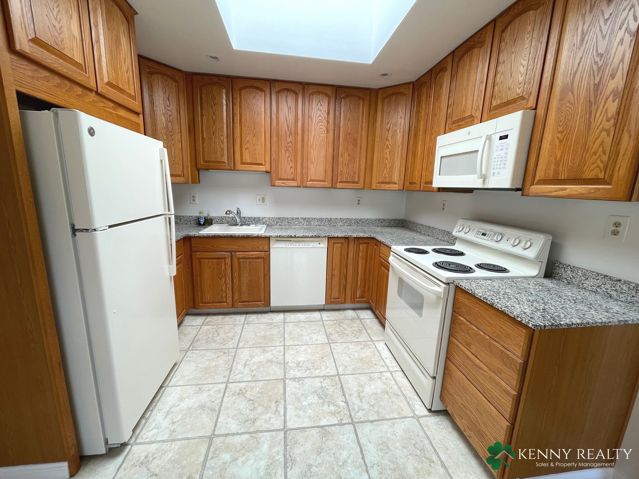 1004 Crestwood Dr - Photo 7 of 27