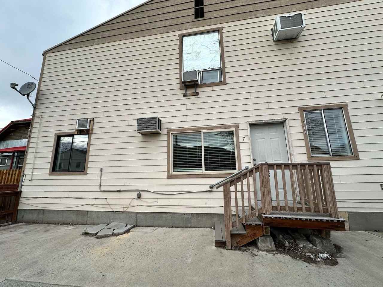 514 E Woodin Ave - Photo 2 of 10