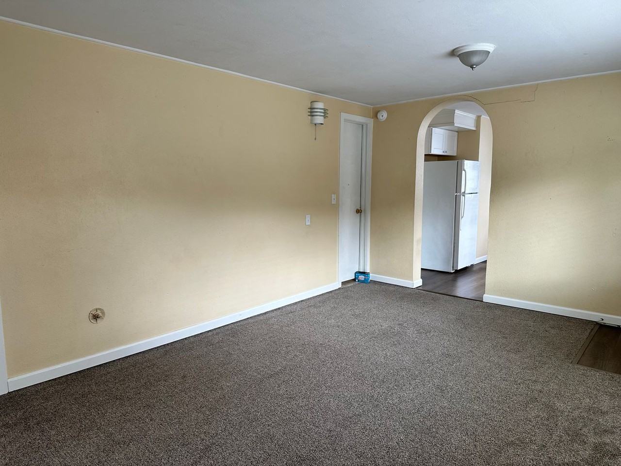 514 E Woodin Ave - Photo 6 of 10