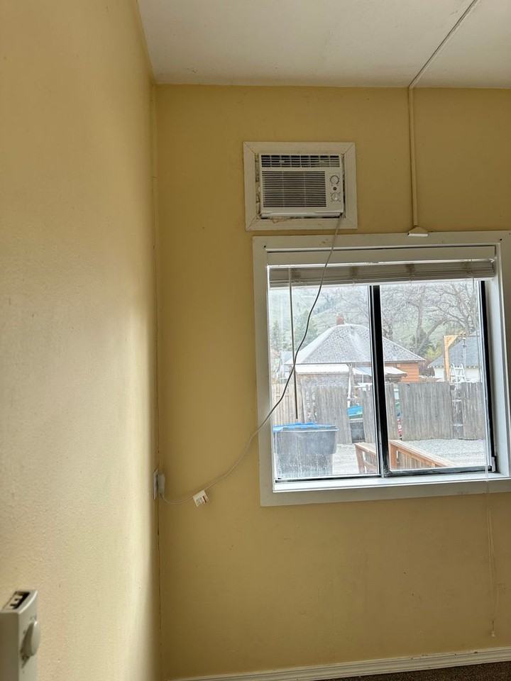 514 E Woodin Ave - Photo 7 of 10