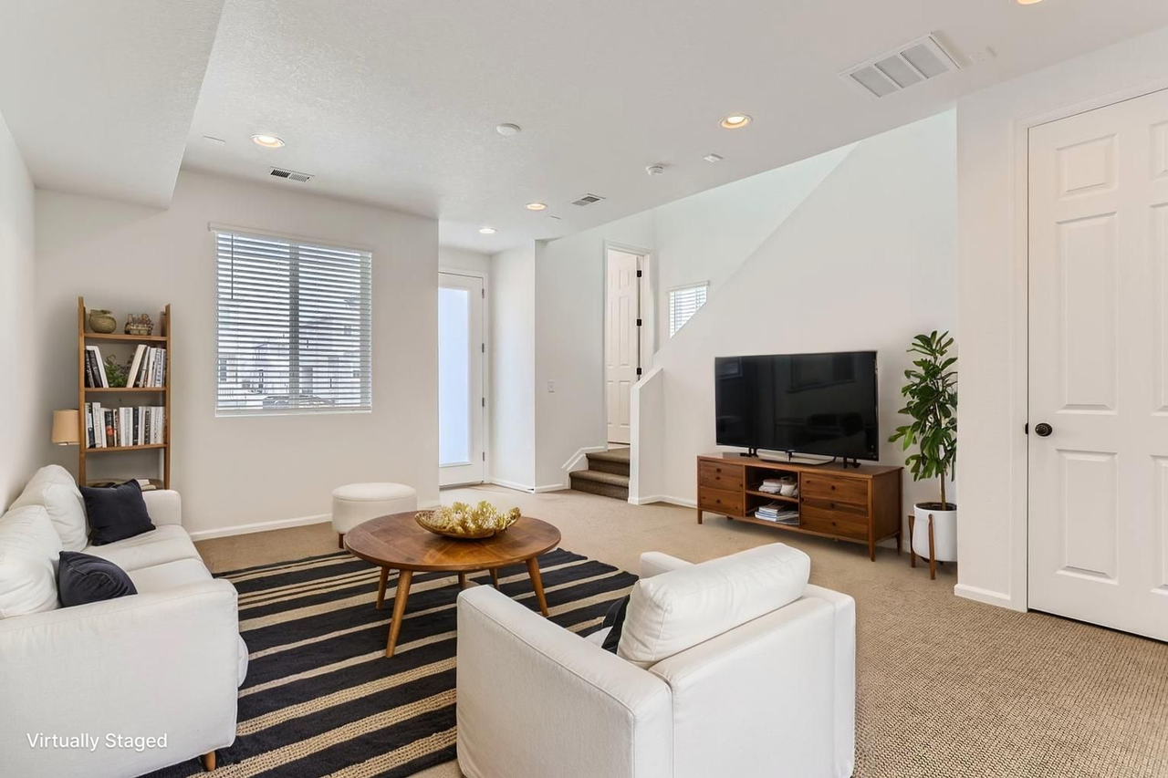 1654 S Andes Way - Photo 3 of 18