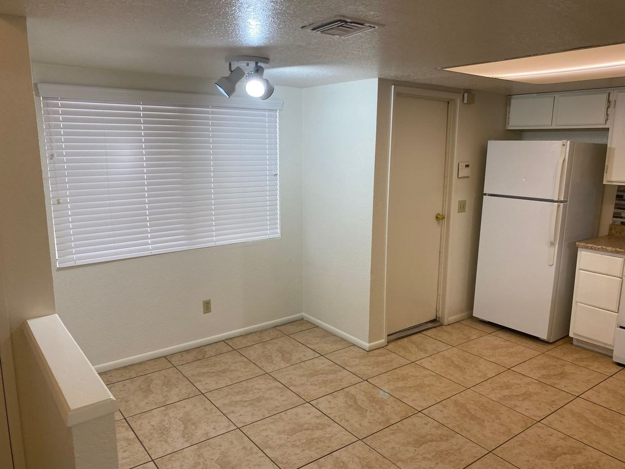 545 Van Dornum Ave - Photo 5 of 44