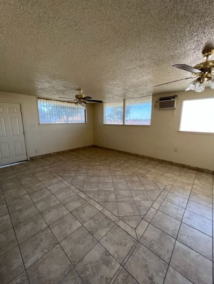 1092 E Hosking Ave - Photo 4 of 13