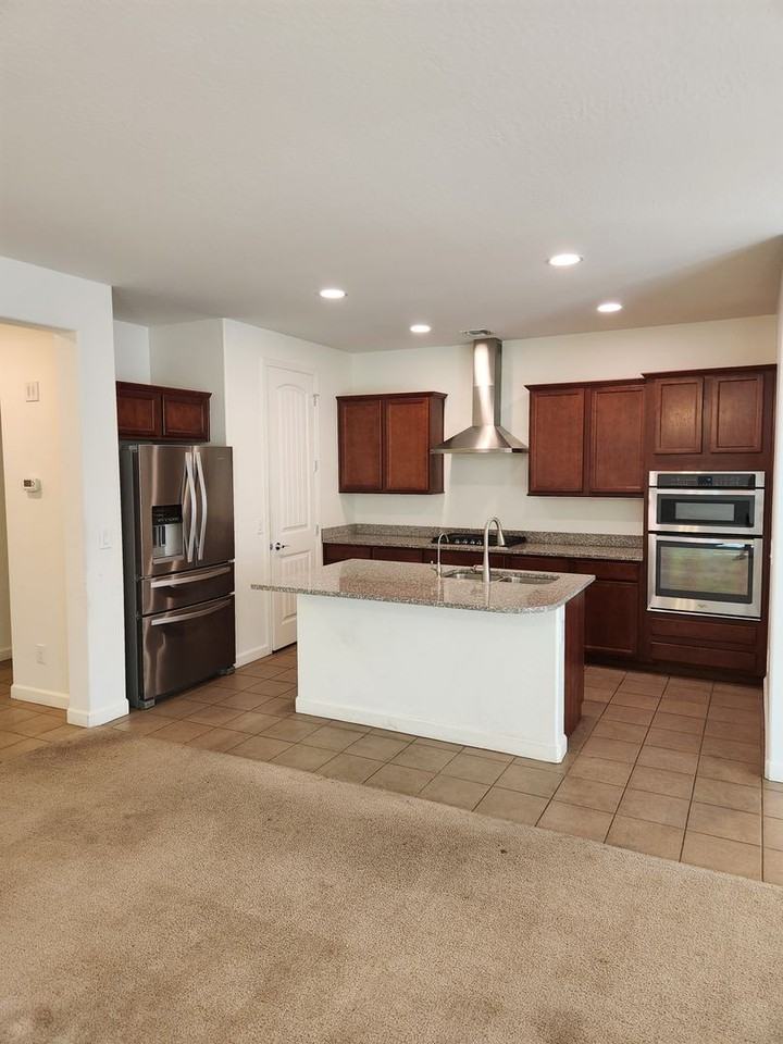 1913 W Grand Canyon Dr - Photo 4 of 13