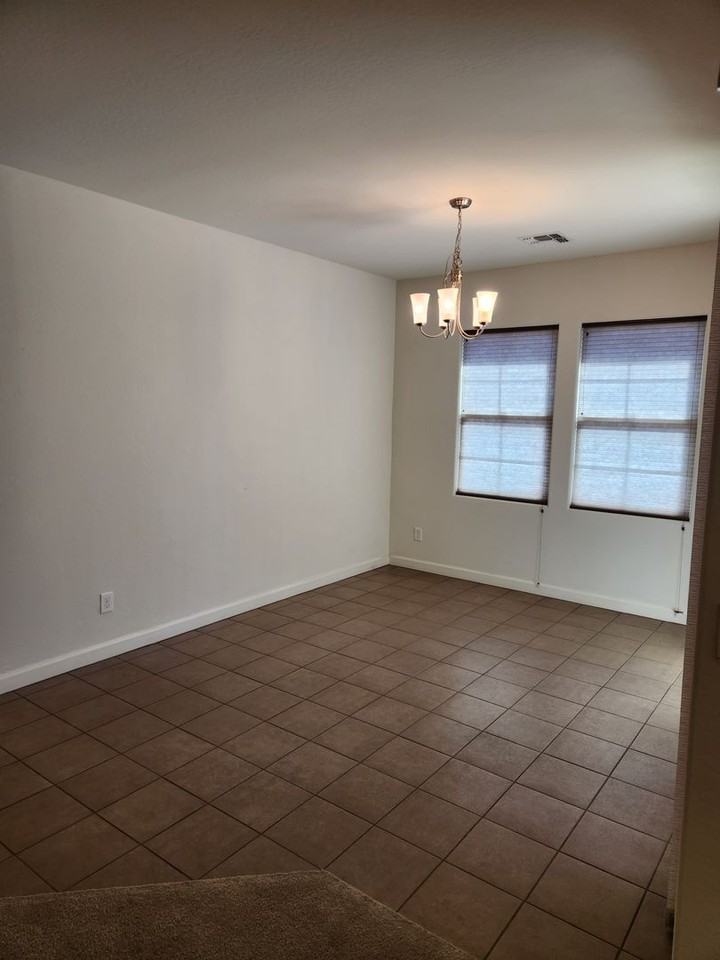 1913 W Grand Canyon Dr - Photo 7 of 13