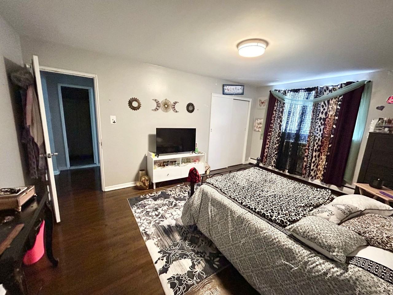 Fallsview Gardens - Photo 2 of 26