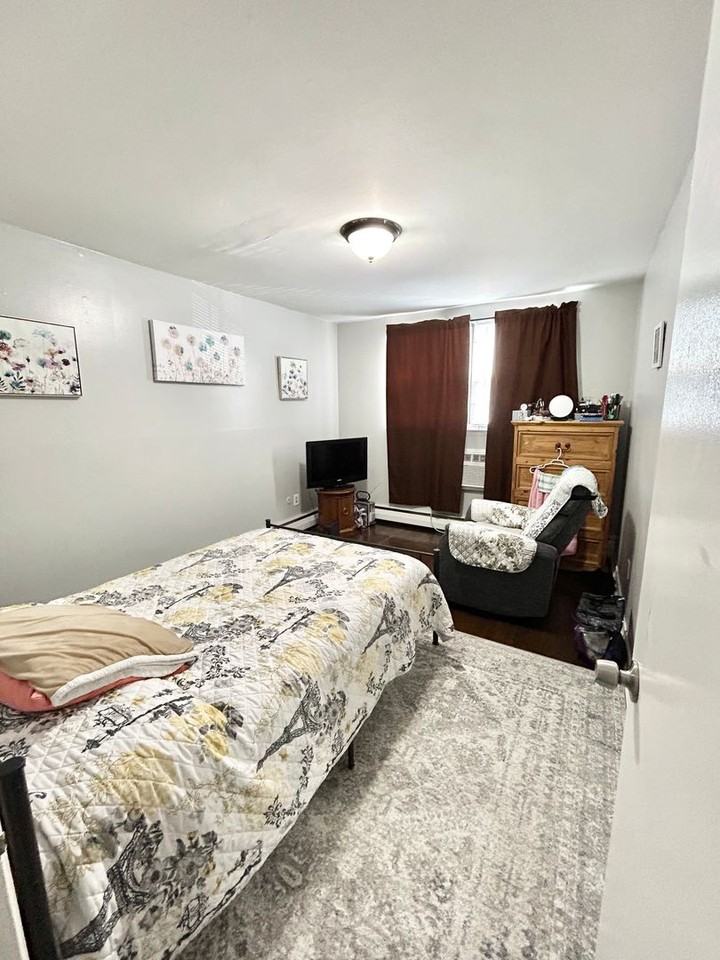 Fallsview Gardens - Photo 3 of 26