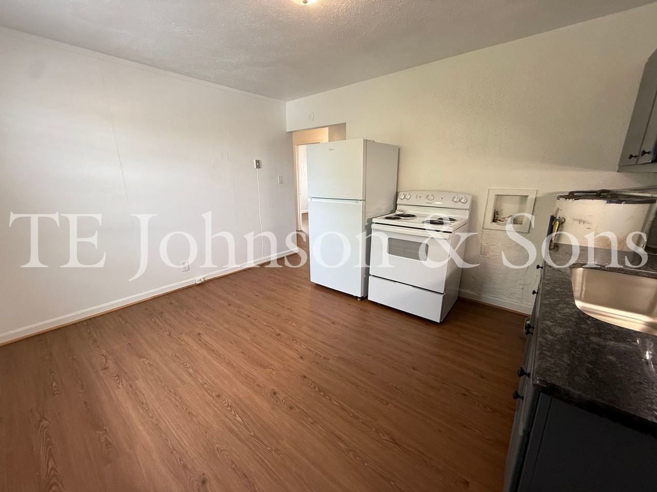 1137 N Cameron Ave - Photo 4 of 19