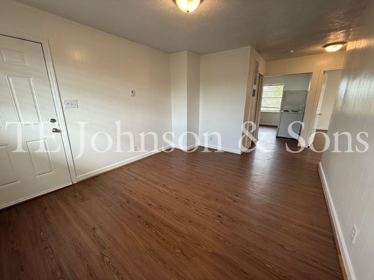 1137 N Cameron Ave - Photo 7 of 19