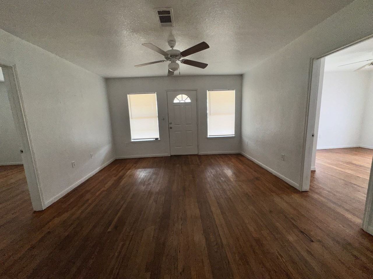 307 S 2nd St - Photo 3 of 25