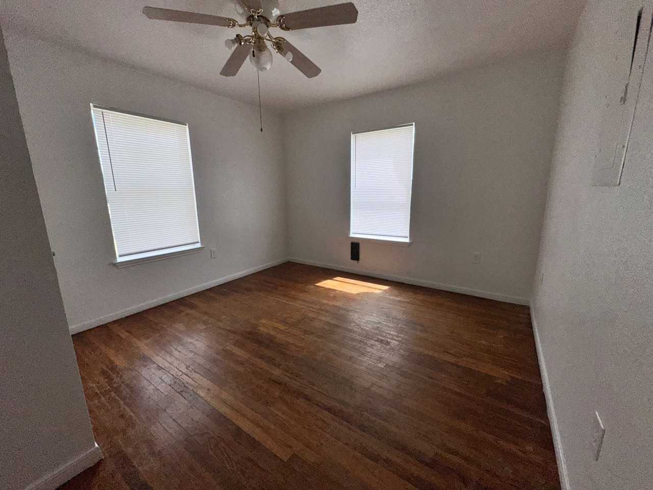 307 S 2nd St - Photo 5 of 25