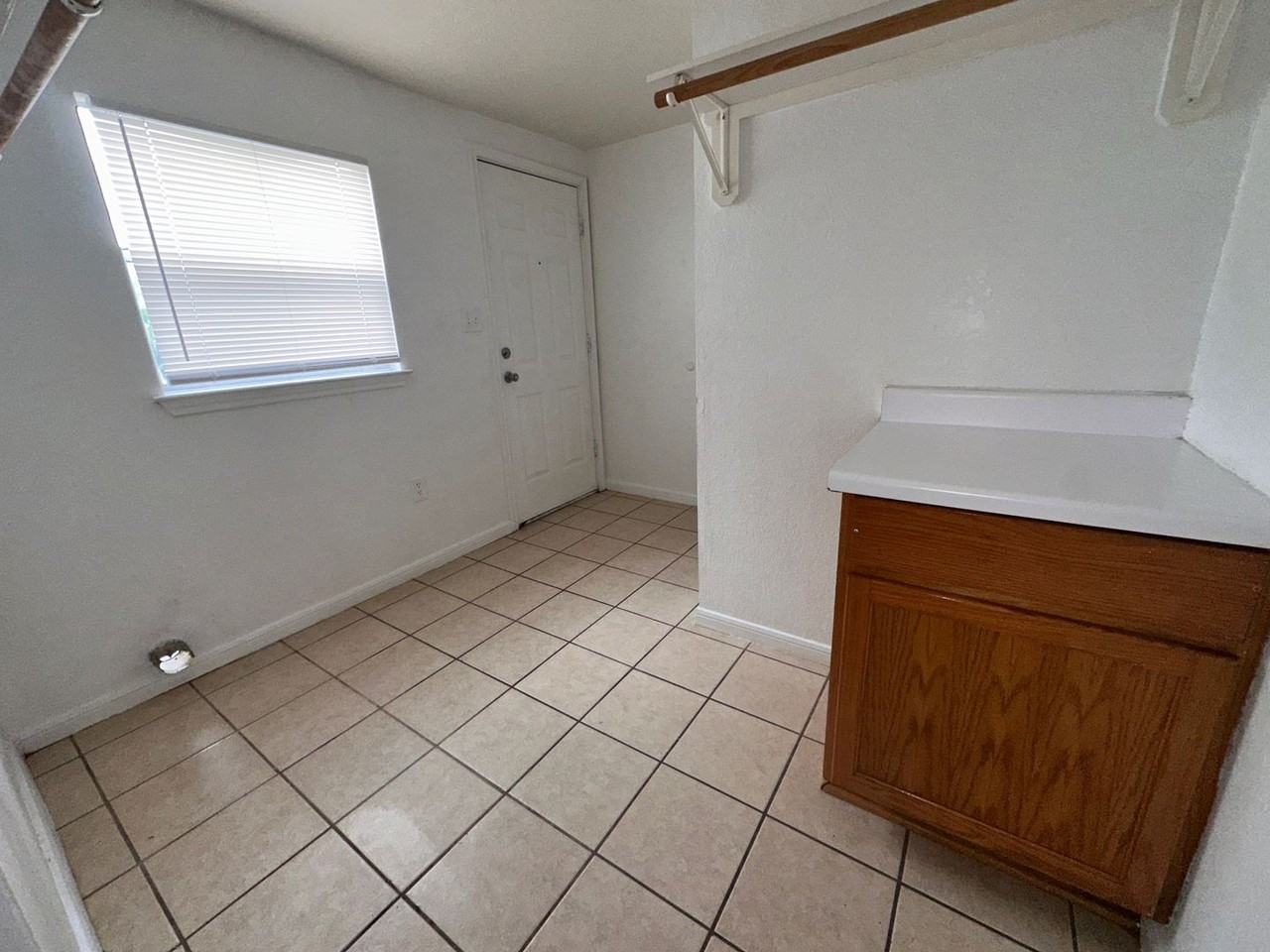 307 S 2nd St - Photo 7 of 25