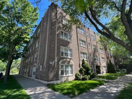 featured image of 2120 W Arthur Ave