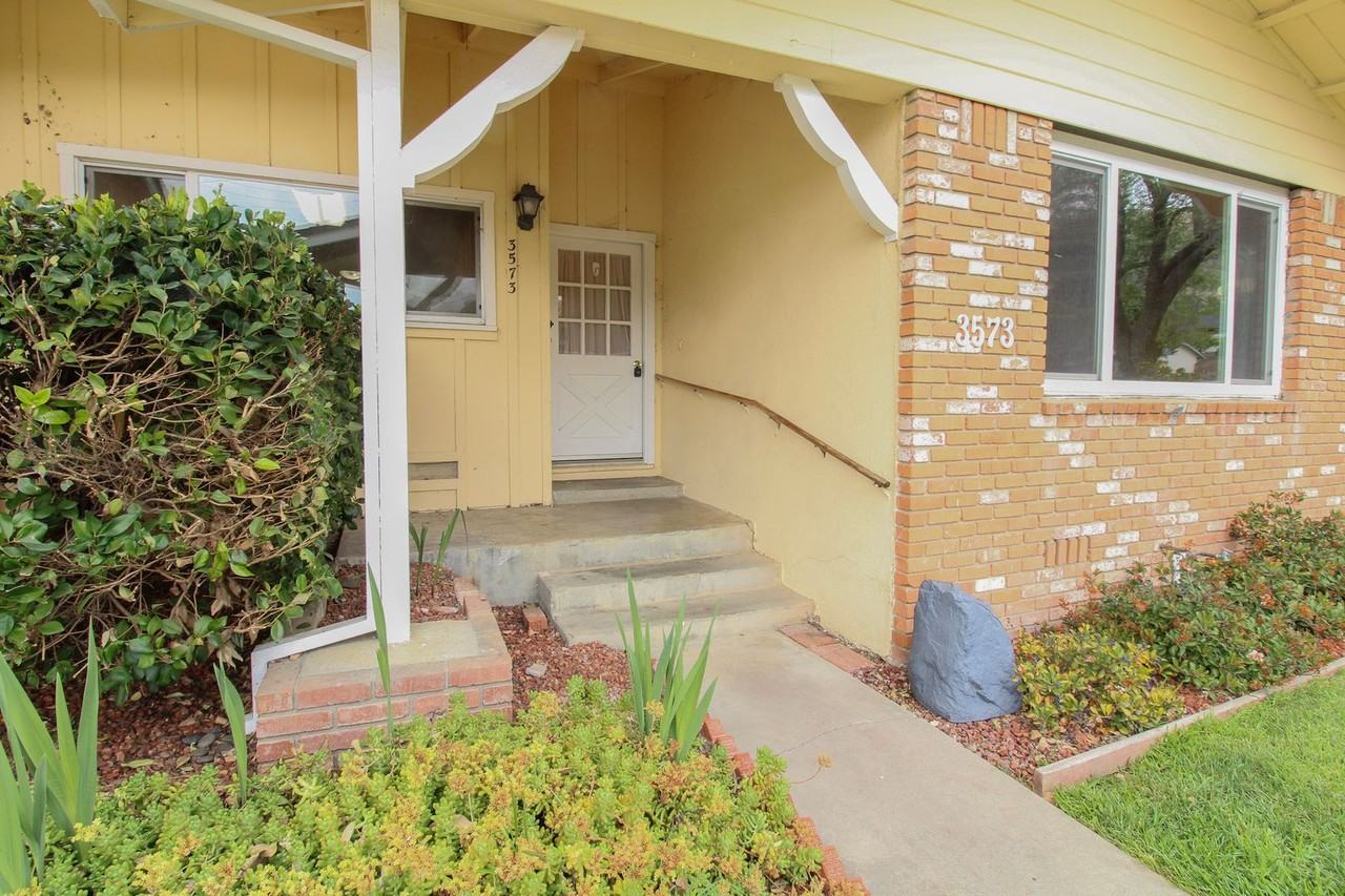 3573 Johnson Ave - Photo 2 of 25