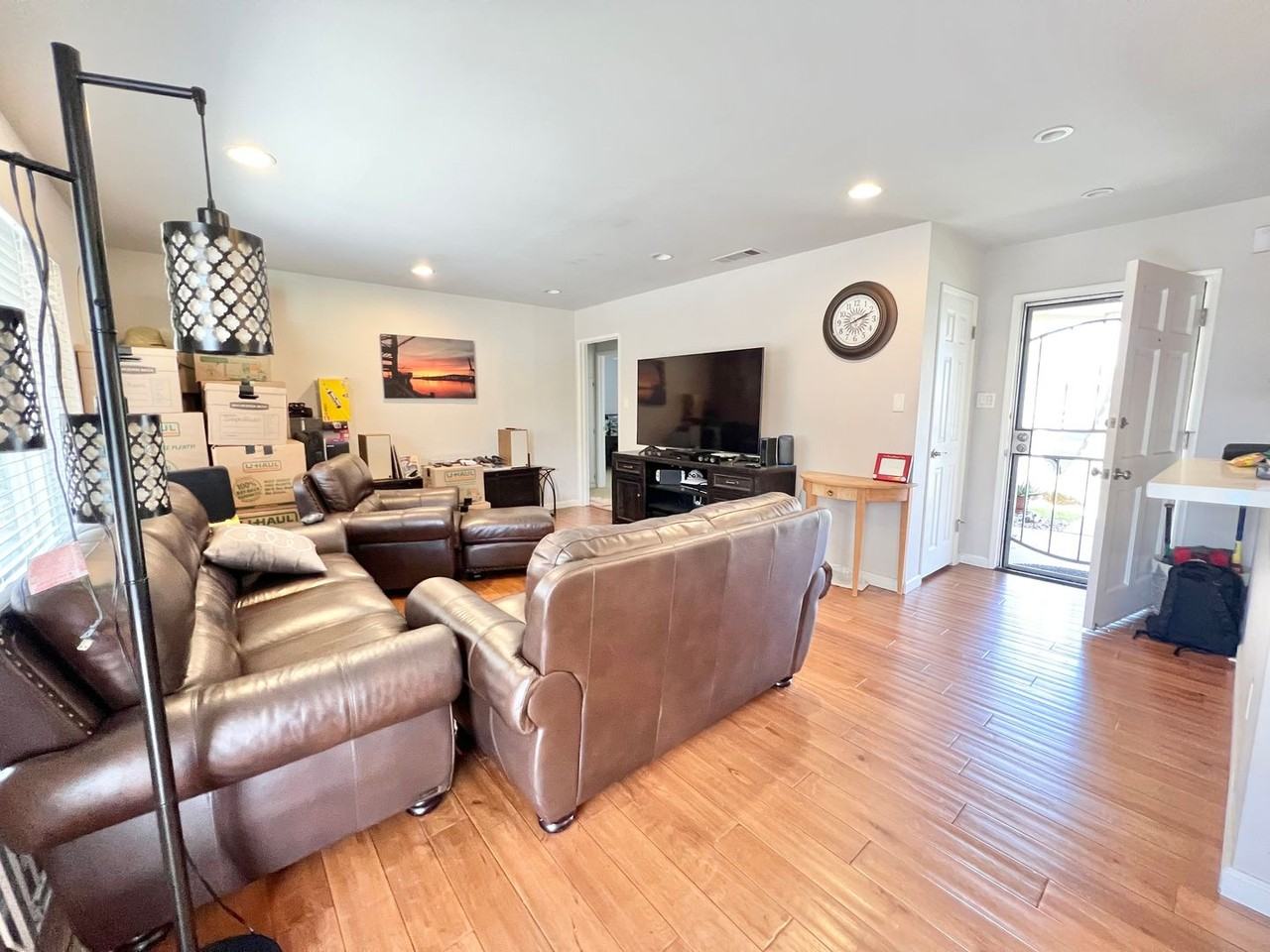 1315 Stevely Ave - Photo 5 of 17