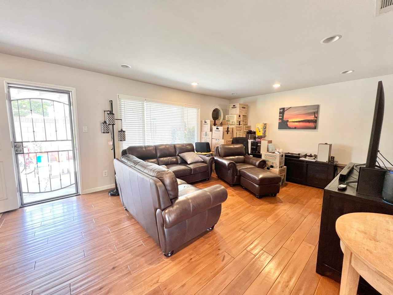 1315 Stevely Ave - Photo 6 of 17