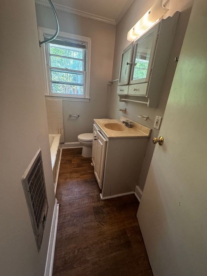 107 S West St - Photo 7 of 10