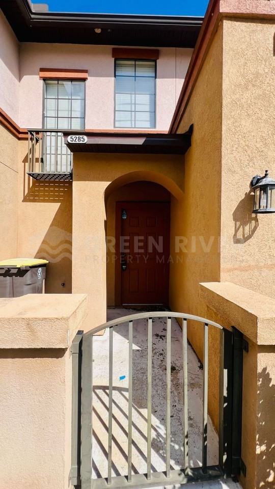 5285 Brighton Park Ln - Photo 2 of 34