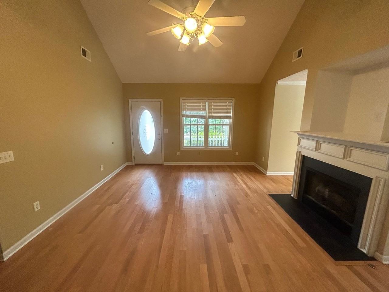 208 Charles Towne Ct - Photo 3 of 41