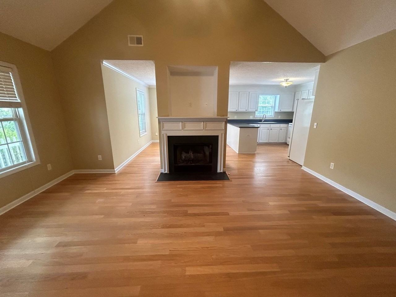 208 Charles Towne Ct - Photo 5 of 41