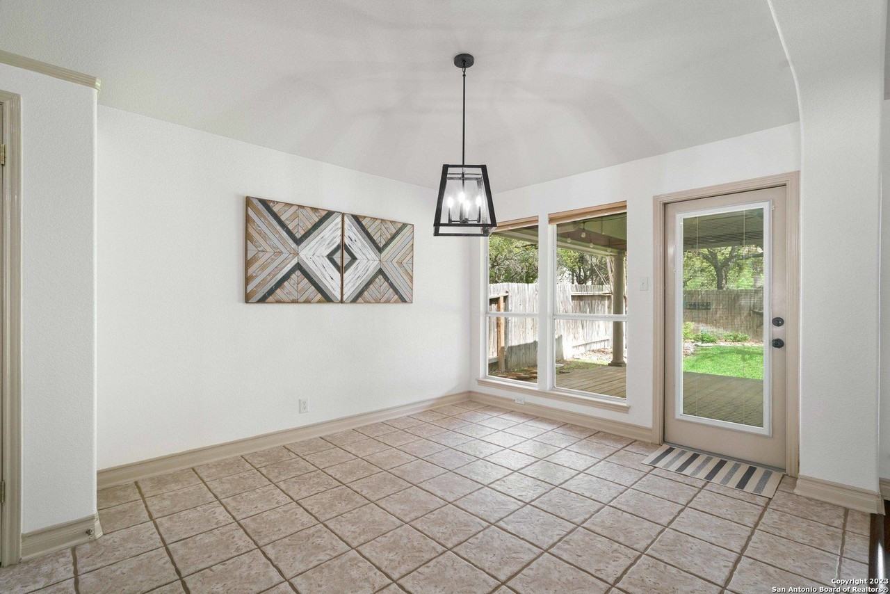 18914 Surreywood - Photo 5 of 18