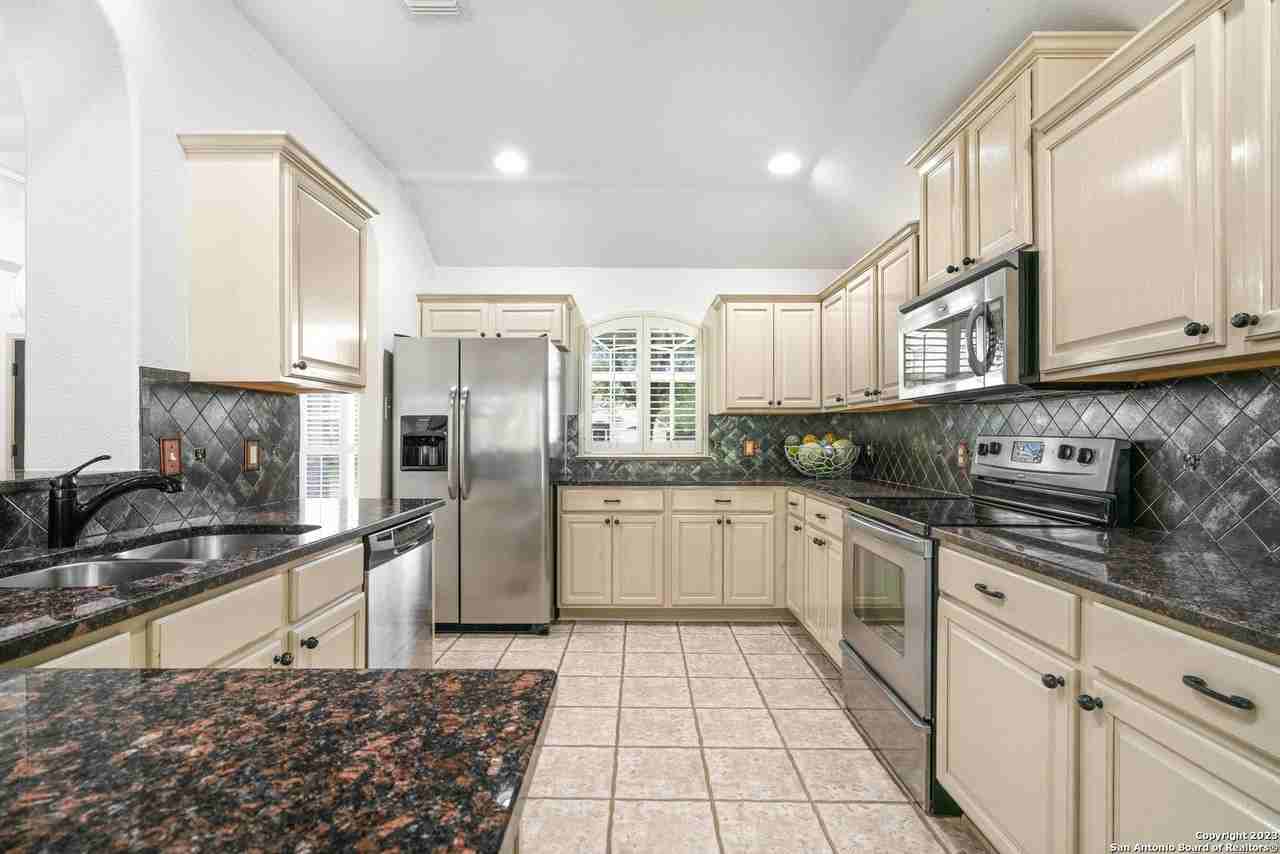 18914 Surreywood - Photo 6 of 18