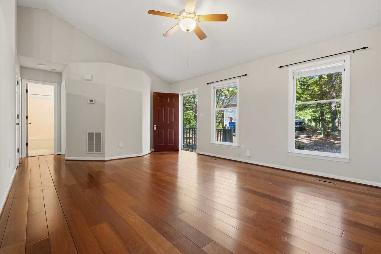 106 Laura May Ln - Photo 3 of 17