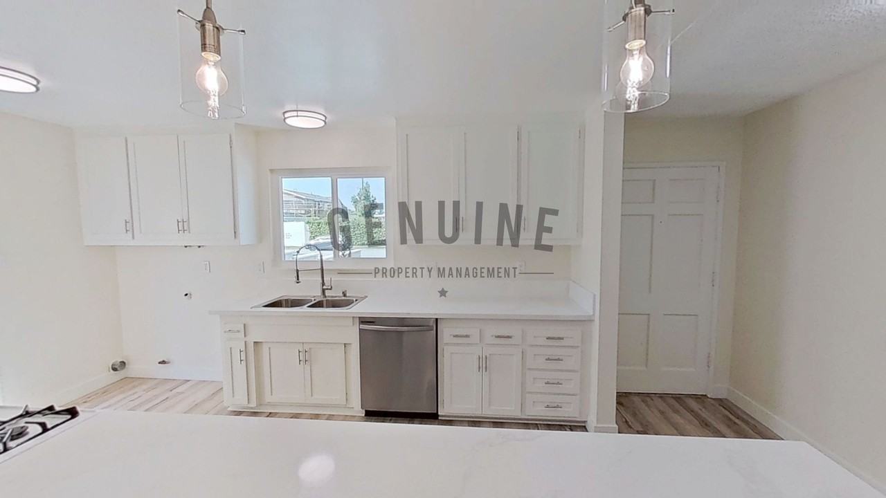 4812 Marion Ave - Photo 3 of 41