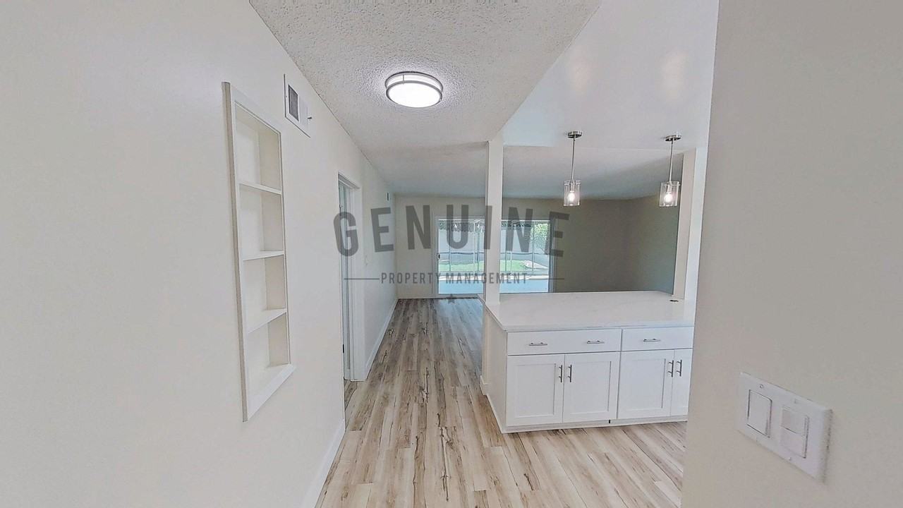 4812 Marion Ave - Photo 5 of 41