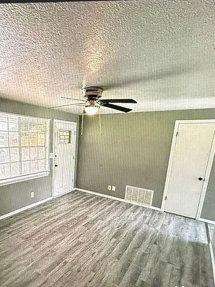 2829 Sw 82nd St - Photo 3 of 8