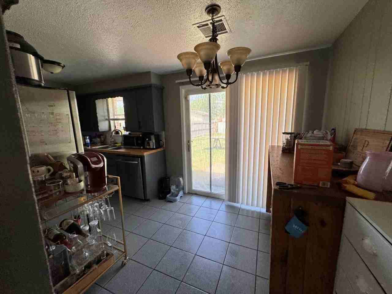 2829 Sw 82nd St - Photo 5 of 8