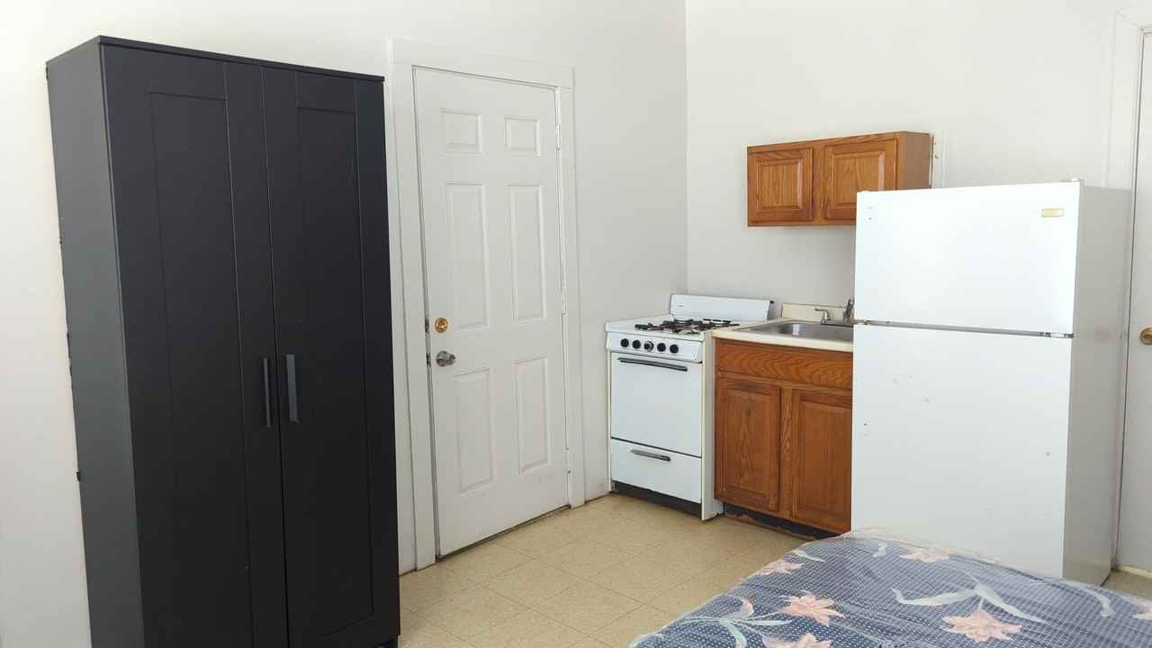 Calhoun Pl 121-123 - Photo 4 of 13