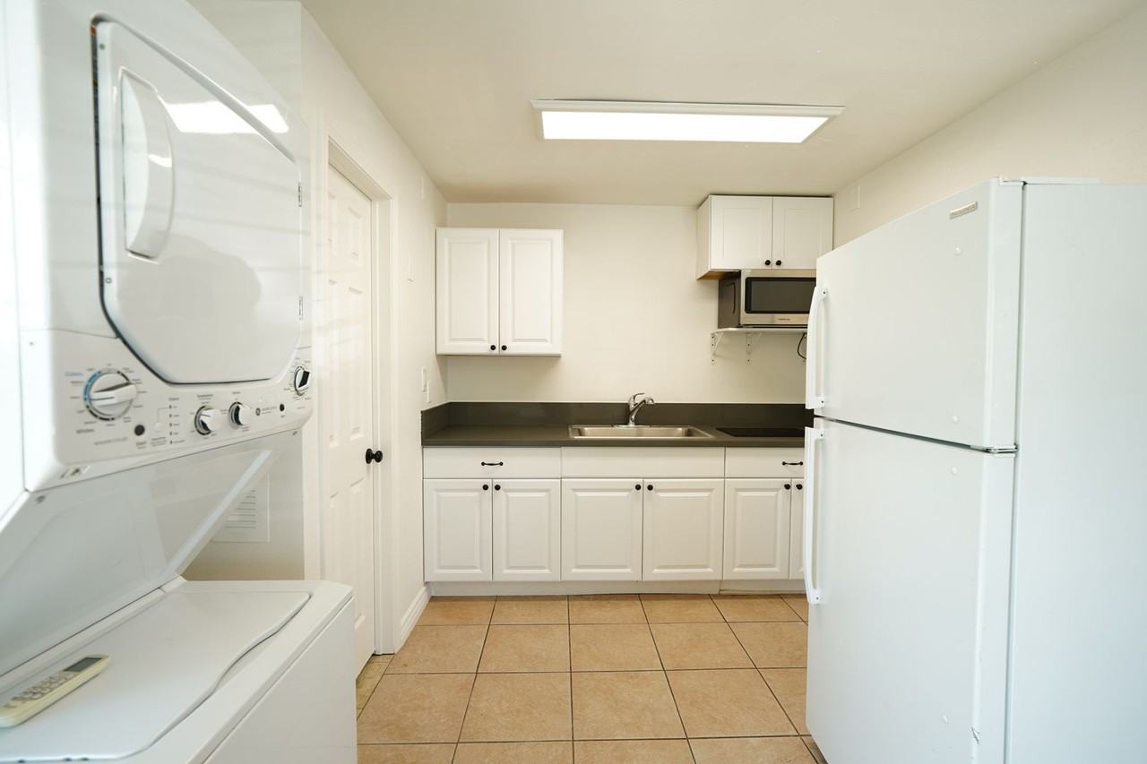 1405 N Riverside Ave - Photo 3 of 13