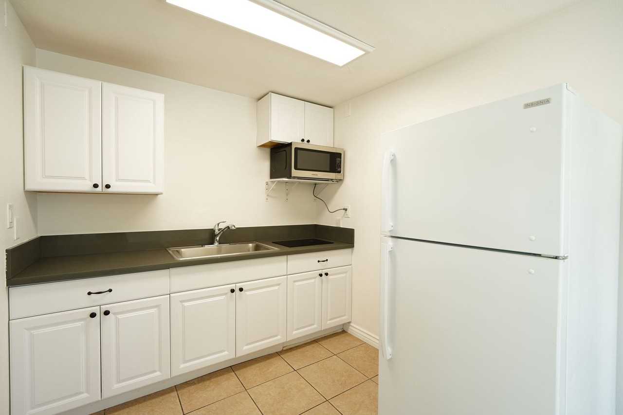 1405 N Riverside Ave - Photo 5 of 13