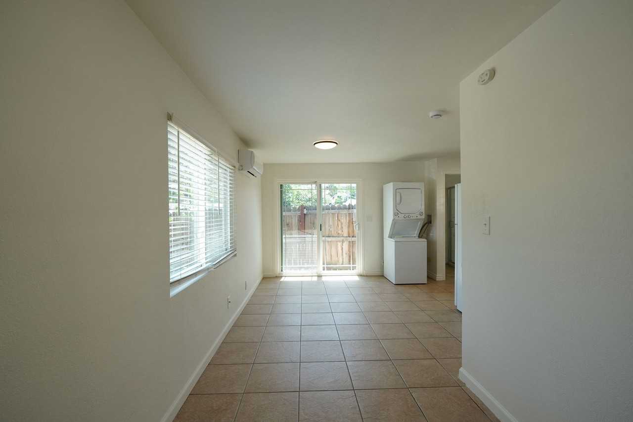 1405 N Riverside Ave - Photo 7 of 13