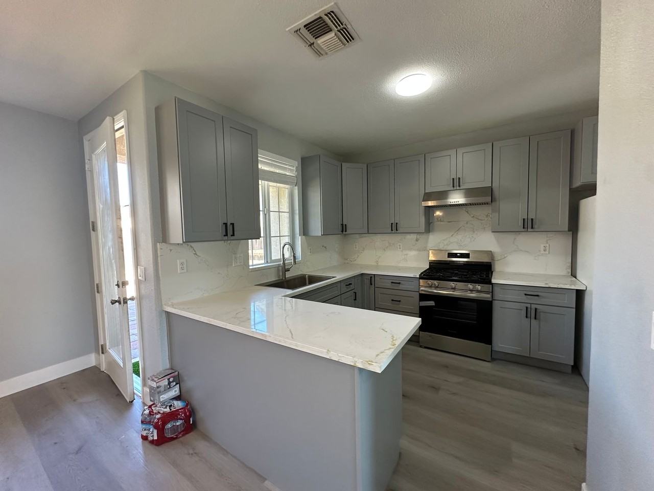 1435 Lever Blvd - Photo 4 of 23